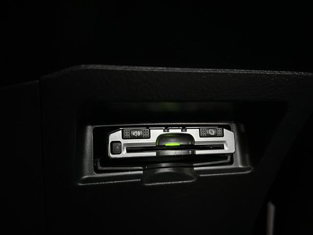 ヴィッツ F セーフティーエディションII 4WD トヨタセーフティセンスC 衝突軽減ブレーキ クリアランスソナー レーンキープアシスト SDナビ ワンセグTV Bluetooth バックカメラ LEDライト ETC スマートキー(16枚目)