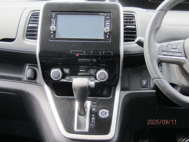 セレナ ハイウェイスター　記録簿　ＡＣ　ＰＳ　ハイブリッド　後席モニター　ＣＶＴ　盗難防止システム　衝突安全ボディ　スマートキー　衝突被害軽減システム　バックカメラ　オートライト　アイドリングストップ（8枚目）