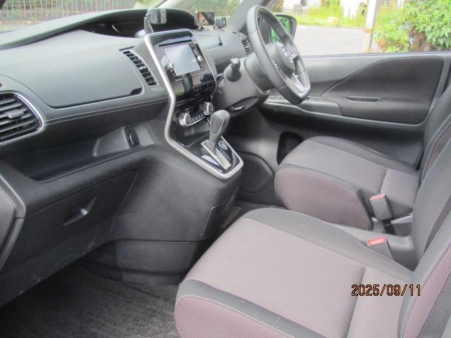 セレナ ハイウェイスター　記録簿　ＡＣ　ＰＳ　ハイブリッド　後席モニター　ＣＶＴ　盗難防止システム　衝突安全ボディ　スマートキー　衝突被害軽減システム　バックカメラ　オートライト　アイドリングストップ（9枚目）