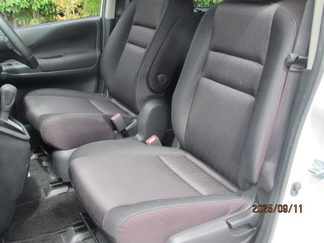 セレナ ハイウェイスター　記録簿　ＡＣ　ＰＳ　ハイブリッド　後席モニター　ＣＶＴ　盗難防止システム　衝突安全ボディ　スマートキー　衝突被害軽減システム　バックカメラ　オートライト　アイドリングストップ（10枚目）