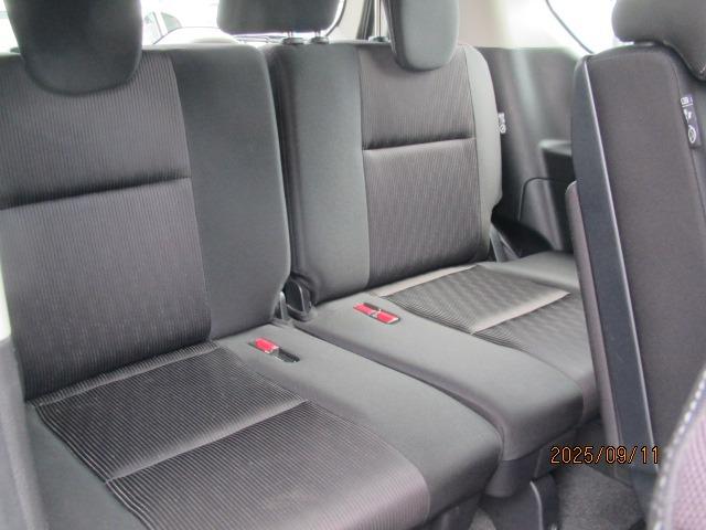 セレナ ハイウェイスター　記録簿　ＡＣ　ＰＳ　ハイブリッド　後席モニター　ＣＶＴ　盗難防止システム　衝突安全ボディ　スマートキー　衝突被害軽減システム　バックカメラ　オートライト　アイドリングストップ（13枚目）