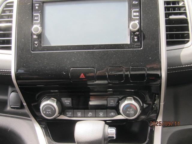 セレナ ハイウェイスター　記録簿　ＡＣ　ＰＳ　ハイブリッド　後席モニター　ＣＶＴ　盗難防止システム　衝突安全ボディ　スマートキー　衝突被害軽減システム　バックカメラ　オートライト　アイドリングストップ（15枚目）