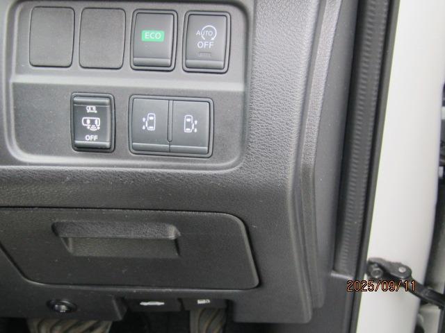 セレナ ハイウェイスター　記録簿　ＡＣ　ＰＳ　ハイブリッド　後席モニター　ＣＶＴ　盗難防止システム　衝突安全ボディ　スマートキー　衝突被害軽減システム　バックカメラ　オートライト　アイドリングストップ（18枚目）