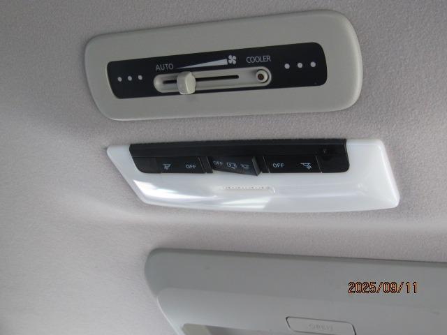 セレナ ハイウェイスター　記録簿　ＡＣ　ＰＳ　ハイブリッド　後席モニター　ＣＶＴ　盗難防止システム　衝突安全ボディ　スマートキー　衝突被害軽減システム　バックカメラ　オートライト　アイドリングストップ（19枚目）