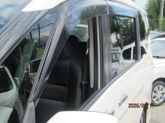 セレナ ハイウェイスター　記録簿　ＡＣ　ＰＳ　ハイブリッド　後席モニター　ＣＶＴ　盗難防止システム　衝突安全ボディ　スマートキー　衝突被害軽減システム　バックカメラ　オートライト　アイドリングストップ（20枚目）