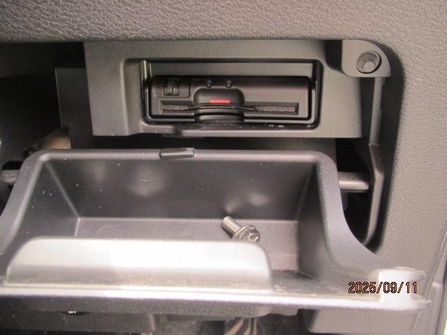 セレナ ハイウェイスター　記録簿　ＡＣ　ＰＳ　ハイブリッド　後席モニター　ＣＶＴ　盗難防止システム　衝突安全ボディ　スマートキー　衝突被害軽減システム　バックカメラ　オートライト　アイドリングストップ（21枚目）