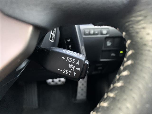 IS IS300h Fスポーツ 純正ナビ フルセグ バックカメラ 純正ビルトインETC2.0 ステアリングスイッチ ブルーレイ視聴可 プリクラッシュセーフティ レーンキープアシスト アダプティブクルーズコントロール オートハイビーム(9枚目)