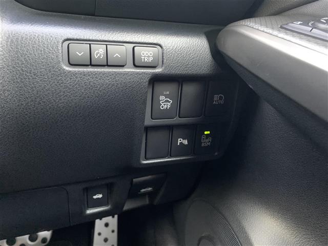 IS IS300h Fスポーツ 純正ナビ フルセグ バックカメラ 純正ビルトインETC2.0 ステアリングスイッチ ブルーレイ視聴可 プリクラッシュセーフティ レーンキープアシスト アダプティブクルーズコントロール オートハイビーム(10枚目)