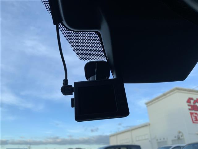 IS IS300h Fスポーツ 純正ナビ フルセグ バックカメラ 純正ビルトインETC2.0 ステアリングスイッチ ブルーレイ視聴可 プリクラッシュセーフティ レーンキープアシスト アダプティブクルーズコントロール オートハイビーム(13枚目)