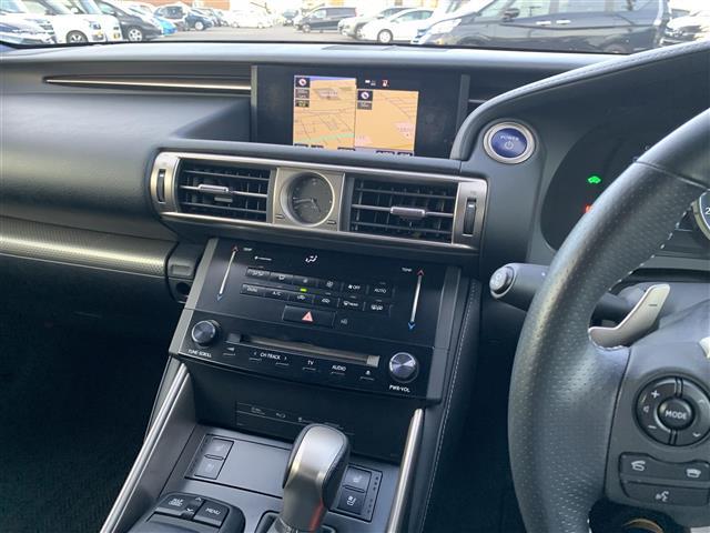 IS IS300h Fスポーツ 純正ナビ フルセグ バックカメラ 純正ビルトインETC2.0 ステアリングスイッチ ブルーレイ視聴可 プリクラッシュセーフティ レーンキープアシスト アダプティブクルーズコントロール オートハイビーム(14枚目)