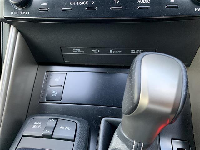 IS IS300h Fスポーツ 純正ナビ フルセグ バックカメラ 純正ビルトインETC2.0 ステアリングスイッチ ブルーレイ視聴可 プリクラッシュセーフティ レーンキープアシスト アダプティブクルーズコントロール オートハイビーム(17枚目)