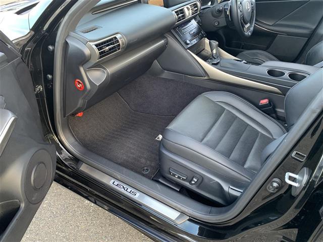 IS IS300h Fスポーツ 純正ナビ フルセグ バックカメラ 純正ビルトインETC2.0 ステアリングスイッチ ブルーレイ視聴可 プリクラッシュセーフティ レーンキープアシスト アダプティブクルーズコントロール オートハイビーム(25枚目)