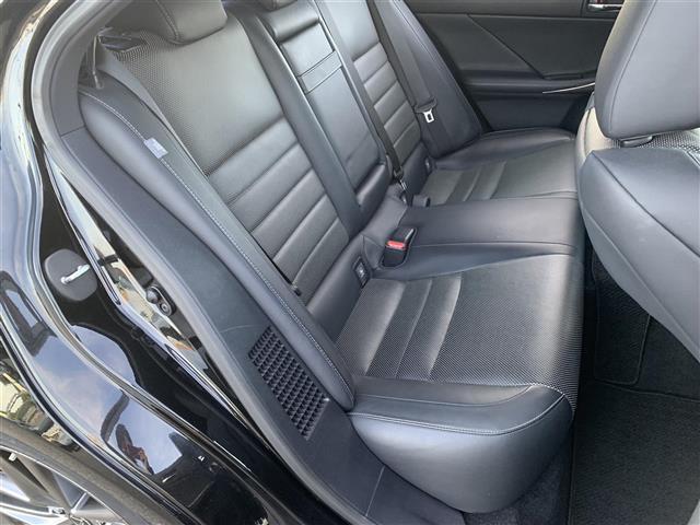 IS IS300h Fスポーツ 純正ナビ フルセグ バックカメラ 純正ビルトインETC2.0 ステアリングスイッチ ブルーレイ視聴可 プリクラッシュセーフティ レーンキープアシスト アダプティブクルーズコントロール オートハイビーム(26枚目)