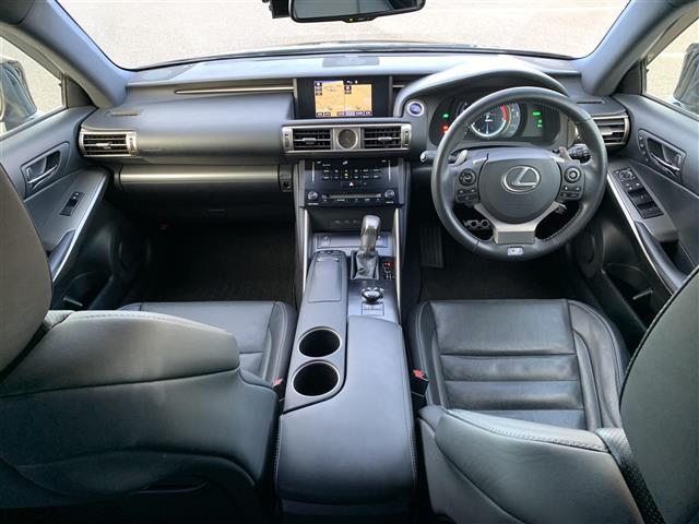 IS IS300h Fスポーツ 純正ナビ フルセグ バックカメラ 純正ビルトインETC2.0 ステアリングスイッチ ブルーレイ視聴可 プリクラッシュセーフティ レーンキープアシスト アダプティブクルーズコントロール オートハイビーム(39枚目)