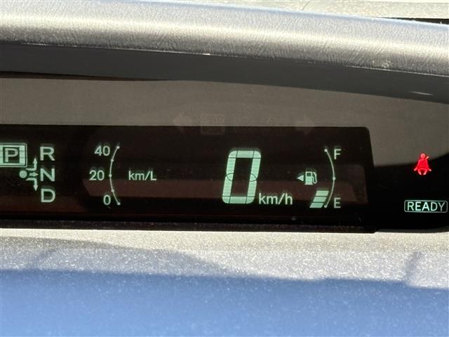 プリウス S 純正SDナビ(CD/DVD/BT/SD) バックカメラ フルセグテレビ ETC スマートキー オートライト プッシュスタートボタン ステアリングスイッチ 社外アルミホイール フロアマット(4枚目)