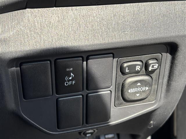 プリウス S 純正SDナビ(CD/DVD/BT/SD) バックカメラ フルセグテレビ ETC スマートキー オートライト プッシュスタートボタン ステアリングスイッチ 社外アルミホイール フロアマット(10枚目)