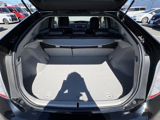 プリウス S 純正SDナビ(CD/DVD/BT/SD) バックカメラ フルセグテレビ ETC スマートキー オートライト プッシュスタートボタン ステアリングスイッチ 社外アルミホイール フロアマット(32枚目)