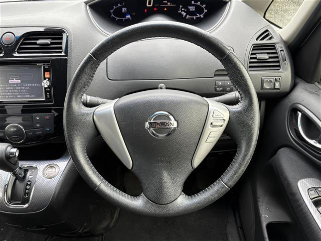 セレナ ライダーブラックラインS-HVアドバンスドセーフティ 純正ナビ(CD/DVD/AUX/BT) 全方位カメラ エマージェンシーブレーキ 両側パワースライドドア コーナーセンサー クルーズコントロール オートライト スマートキー プッシュスタートボタン(2枚目)