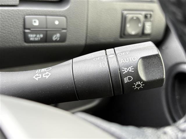 セレナ ライダーブラックラインS-HVアドバンスドセーフティ 純正ナビ(CD/DVD/AUX/BT) 全方位カメラ エマージェンシーブレーキ 両側パワースライドドア コーナーセンサー クルーズコントロール オートライト スマートキー プッシュスタートボタン(5枚目)