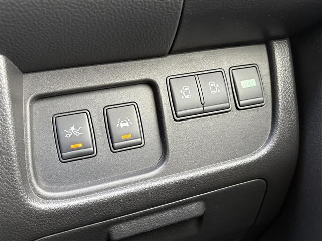 セレナ ライダーブラックラインS-HVアドバンスドセーフティ 純正ナビ(CD/DVD/AUX/BT) 全方位カメラ エマージェンシーブレーキ 両側パワースライドドア コーナーセンサー クルーズコントロール オートライト スマートキー プッシュスタートボタン(7枚目)