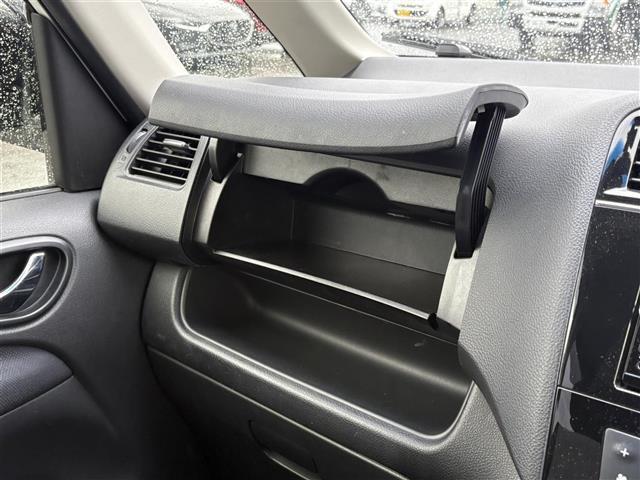 セレナ ライダーブラックラインS-HVアドバンスドセーフティ 純正ナビ(CD/DVD/AUX/BT) 全方位カメラ エマージェンシーブレーキ 両側パワースライドドア コーナーセンサー クルーズコントロール オートライト スマートキー プッシュスタートボタン(18枚目)