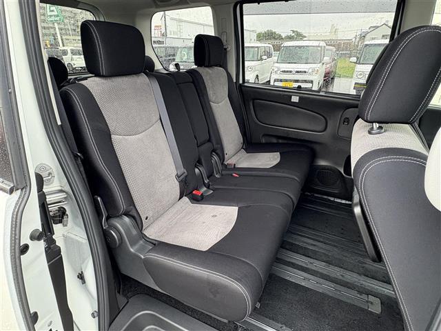 セレナ ライダーブラックラインS-HVアドバンスドセーフティ 純正ナビ(CD/DVD/AUX/BT) 全方位カメラ エマージェンシーブレーキ 両側パワースライドドア コーナーセンサー クルーズコントロール オートライト スマートキー プッシュスタートボタン(23枚目)