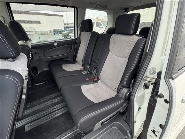 セレナ ライダーブラックラインS-HVアドバンスドセーフティ 純正ナビ(CD/DVD/AUX/BT) 全方位カメラ エマージェンシーブレーキ 両側パワースライドドア コーナーセンサー クルーズコントロール オートライト スマートキー プッシュスタートボタン(25枚目)