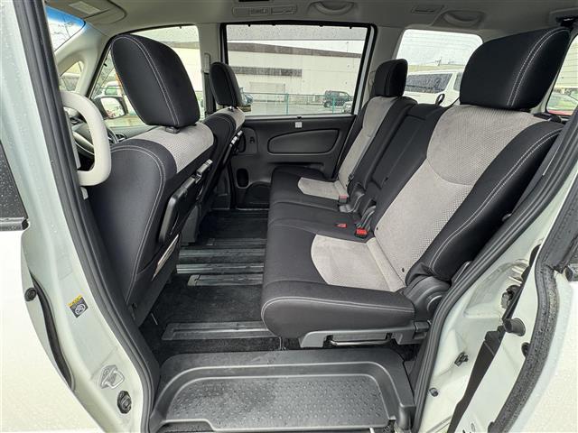 セレナ ライダーブラックラインS-HVアドバンスドセーフティ 純正ナビ(CD/DVD/AUX/BT) 全方位カメラ エマージェンシーブレーキ 両側パワースライドドア コーナーセンサー クルーズコントロール オートライト スマートキー プッシュスタートボタン(26枚目)