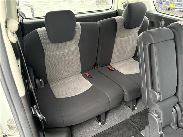 セレナ ライダーブラックラインS-HVアドバンスドセーフティ 純正ナビ(CD/DVD/AUX/BT) 全方位カメラ エマージェンシーブレーキ 両側パワースライドドア コーナーセンサー クルーズコントロール オートライト スマートキー プッシュスタートボタン(30枚目)