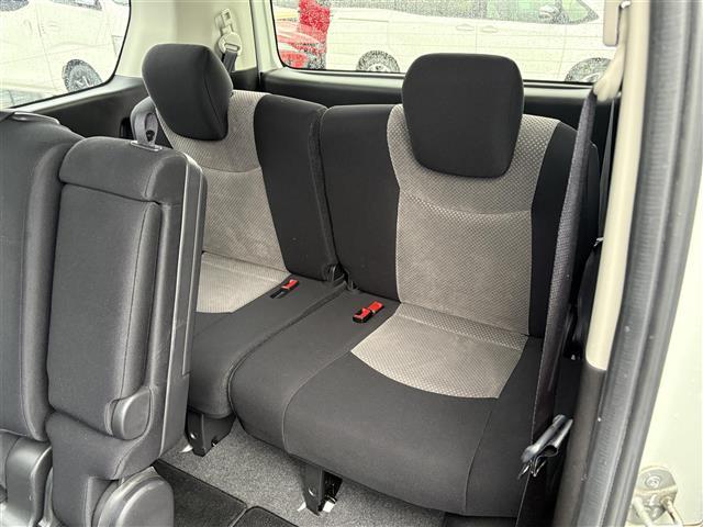 セレナ ライダーブラックラインS-HVアドバンスドセーフティ 純正ナビ(CD/DVD/AUX/BT) 全方位カメラ エマージェンシーブレーキ 両側パワースライドドア コーナーセンサー クルーズコントロール オートライト スマートキー プッシュスタートボタン(31枚目)