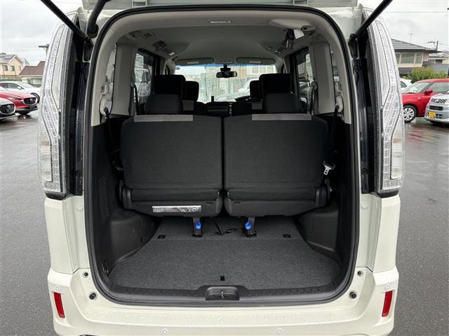 セレナ ライダーブラックラインS-HVアドバンスドセーフティ 純正ナビ(CD/DVD/AUX/BT) 全方位カメラ エマージェンシーブレーキ 両側パワースライドドア コーナーセンサー クルーズコントロール オートライト スマートキー プッシュスタートボタン(32枚目)