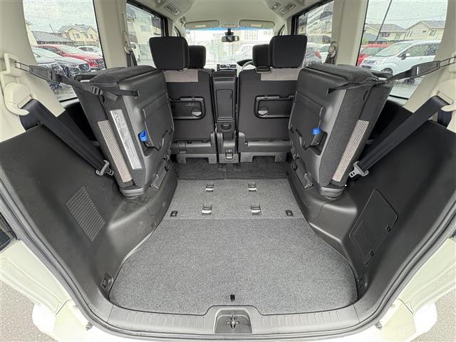 セレナ ライダーブラックラインS-HVアドバンスドセーフティ 純正ナビ(CD/DVD/AUX/BT) 全方位カメラ エマージェンシーブレーキ 両側パワースライドドア コーナーセンサー クルーズコントロール オートライト スマートキー プッシュスタートボタン(33枚目)