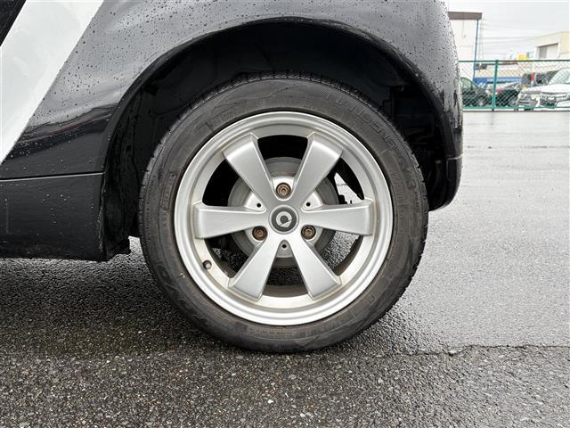 スマートフォーツークーペ ｍｈｄ　ナビ（ＡＭ／ＦＭ／ワンセグ）　ガラスルーフ　リモコンキー　純正フロアマット　ＥＴＣ　ダブルエアバック　ＡＢＳ　純正アルミホイール（20枚目）