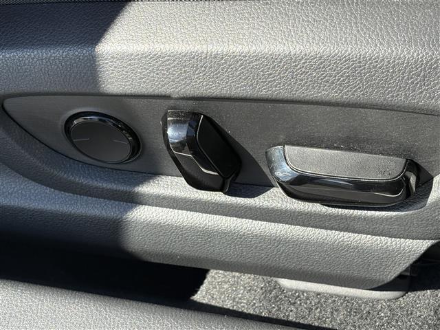 UX UX250h Fスポーツ 純正10.3インチナビ(BT/CD/DVD/フルセグ/USB/SD/Miracast) TRDエアロ ムーンルーフ 赤レザーシート 全方位カメラ 三眼LEDヘッドライト ヘッドアップディスプレイ(10枚目)