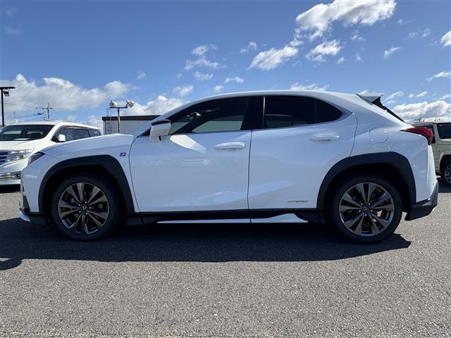 UX UX250h Fスポーツ 純正10.3インチナビ(BT/CD/DVD/フルセグ/USB/SD/Miracast) TRDエアロ ムーンルーフ 赤レザーシート 全方位カメラ 三眼LEDヘッドライト ヘッドアップディスプレイ(40枚目)