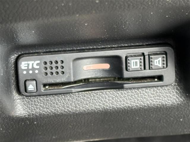 シャトル ハイブリッド ナビ(CD/DVD/BT/SD/USB) フルセグテレビ バックカメラ 衝突軽減ブレーキ レーダークルーズコントロール ETC シートヒーター ステアリングスイッチ パドルシフト スマートキー(11枚目)