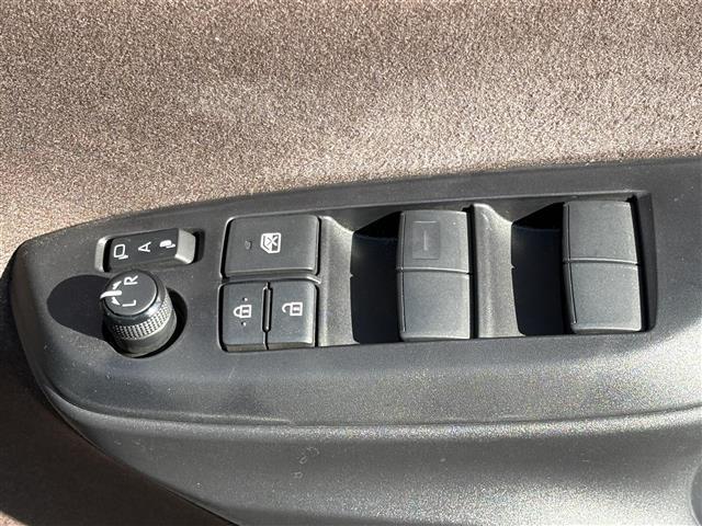 ヤリスクロス ハイブリッドＺ　ナビ（ＢＴ／ＵＳＢ／Ｍｉｒａｃａｓｔ）　モデリスタエアロ　パノラマビュー　フルセグテレビ　テレビキャンセラー　プリクラッシュセーフティ　レーンキープアシスト　ブラインドスポットモニター（10枚目）