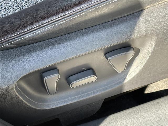 ヤリスクロス ハイブリッドＺ　ナビ（ＢＴ／ＵＳＢ／Ｍｉｒａｃａｓｔ）　モデリスタエアロ　パノラマビュー　フルセグテレビ　テレビキャンセラー　プリクラッシュセーフティ　レーンキープアシスト　ブラインドスポットモニター（11枚目）