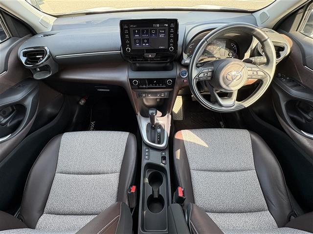 ヤリスクロス ハイブリッドＺ　ナビ（ＢＴ／ＵＳＢ／Ｍｉｒａｃａｓｔ）　モデリスタエアロ　パノラマビュー　フルセグテレビ　テレビキャンセラー　プリクラッシュセーフティ　レーンキープアシスト　ブラインドスポットモニター（42枚目）