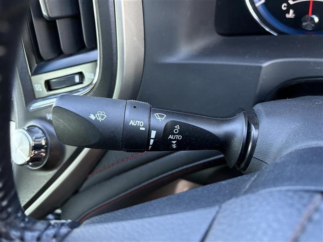 クラウンハイブリッド アスリートＳ　純正ナビ（ＣＤ／ＤＶＤ／ＵＳＢ／ＡＵＸ／ＢＴ）　バックカメラ　フルセグテレビ　レーダークルーズコントロール　テレビキャンセラー　コーナーセンサー　ＥＴＣ　ドライブレコーダー　ステアリングヒーター（6枚目）