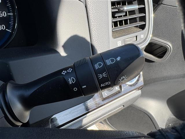 クラウンハイブリッド アスリートＳ　純正ナビ（ＣＤ／ＤＶＤ／ＵＳＢ／ＡＵＸ／ＢＴ）　バックカメラ　フルセグテレビ　レーダークルーズコントロール　テレビキャンセラー　コーナーセンサー　ＥＴＣ　ドライブレコーダー　ステアリングヒーター（7枚目）