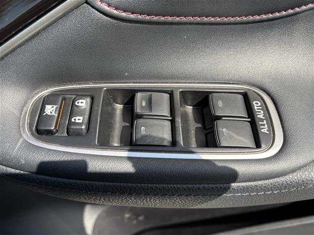 クラウンハイブリッド アスリートＳ　純正ナビ（ＣＤ／ＤＶＤ／ＵＳＢ／ＡＵＸ／ＢＴ）　バックカメラ　フルセグテレビ　レーダークルーズコントロール　テレビキャンセラー　コーナーセンサー　ＥＴＣ　ドライブレコーダー　ステアリングヒーター（11枚目）