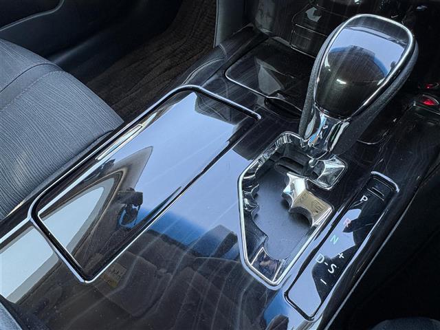 クラウンハイブリッド アスリートＳ　純正ナビ（ＣＤ／ＤＶＤ／ＵＳＢ／ＡＵＸ／ＢＴ）　バックカメラ　フルセグテレビ　レーダークルーズコントロール　テレビキャンセラー　コーナーセンサー　ＥＴＣ　ドライブレコーダー　ステアリングヒーター（21枚目）