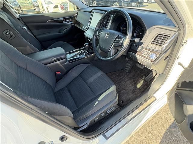 クラウンハイブリッド アスリートＳ　純正ナビ（ＣＤ／ＤＶＤ／ＵＳＢ／ＡＵＸ／ＢＴ）　バックカメラ　フルセグテレビ　レーダークルーズコントロール　テレビキャンセラー　コーナーセンサー　ＥＴＣ　ドライブレコーダー　ステアリングヒーター（25枚目）