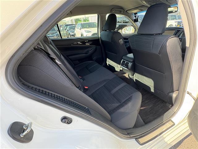 クラウンハイブリッド アスリートＳ　純正ナビ（ＣＤ／ＤＶＤ／ＵＳＢ／ＡＵＸ／ＢＴ）　バックカメラ　フルセグテレビ　レーダークルーズコントロール　テレビキャンセラー　コーナーセンサー　ＥＴＣ　ドライブレコーダー　ステアリングヒーター（29枚目）