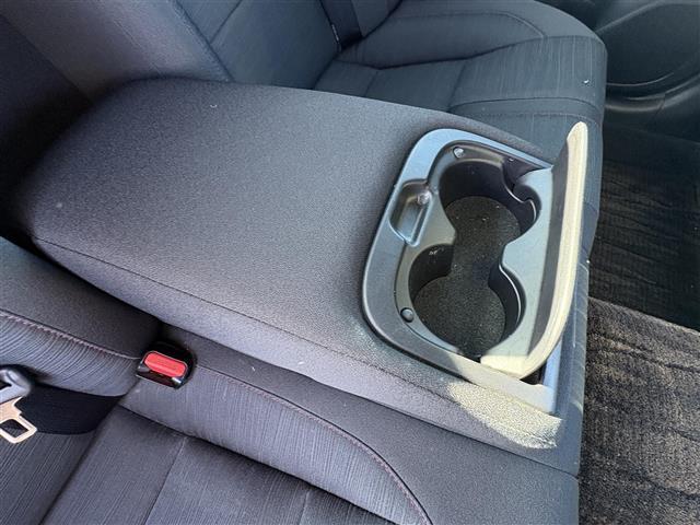 クラウンハイブリッド アスリートＳ　純正ナビ（ＣＤ／ＤＶＤ／ＵＳＢ／ＡＵＸ／ＢＴ）　バックカメラ　フルセグテレビ　レーダークルーズコントロール　テレビキャンセラー　コーナーセンサー　ＥＴＣ　ドライブレコーダー　ステアリングヒーター（31枚目）