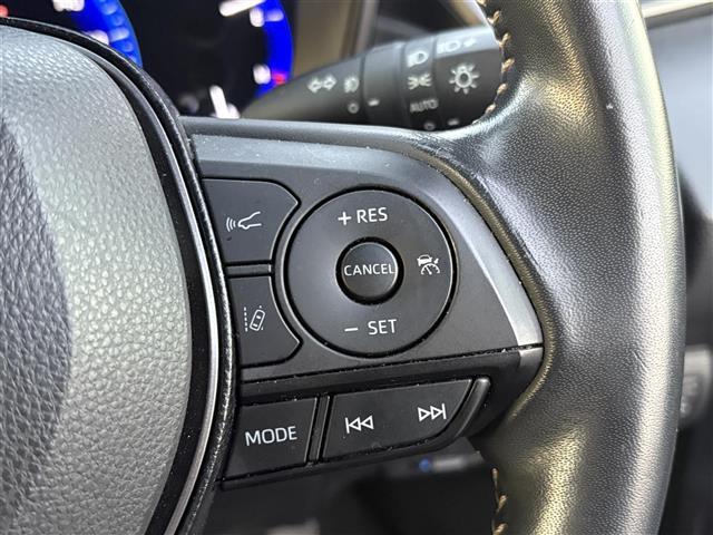 カローラツーリング ハイブリッド　ダブルバイビー　ナビ（ＢＴ／ＣＤ／ＤＶＤ／ＵＳＢ／Ｍｉｒａｃａｓｔ）　バックカメラ　フルセグテレビ　プリクラッシュセーフティ　ブラインドスポットモニター　コーナーセンサー　ブレーキホールド　オートハイビーム（5枚目）