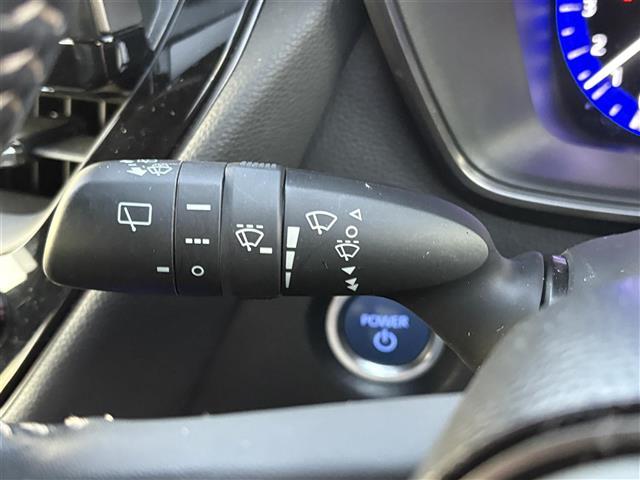 カローラツーリング ハイブリッド　ダブルバイビー　ナビ（ＢＴ／ＣＤ／ＤＶＤ／ＵＳＢ／Ｍｉｒａｃａｓｔ）　バックカメラ　フルセグテレビ　プリクラッシュセーフティ　ブラインドスポットモニター　コーナーセンサー　ブレーキホールド　オートハイビーム（6枚目）