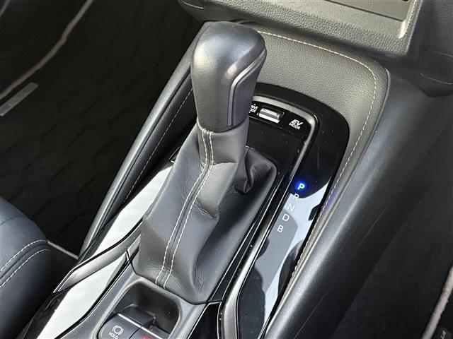 カローラツーリング ハイブリッド　ダブルバイビー　ナビ（ＢＴ／ＣＤ／ＤＶＤ／ＵＳＢ／Ｍｉｒａｃａｓｔ）　バックカメラ　フルセグテレビ　プリクラッシュセーフティ　ブラインドスポットモニター　コーナーセンサー　ブレーキホールド　オートハイビーム（18枚目）