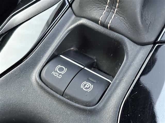 カローラツーリング ハイブリッド　ダブルバイビー　ナビ（ＢＴ／ＣＤ／ＤＶＤ／ＵＳＢ／Ｍｉｒａｃａｓｔ）　バックカメラ　フルセグテレビ　プリクラッシュセーフティ　ブラインドスポットモニター　コーナーセンサー　ブレーキホールド　オートハイビーム（20枚目）